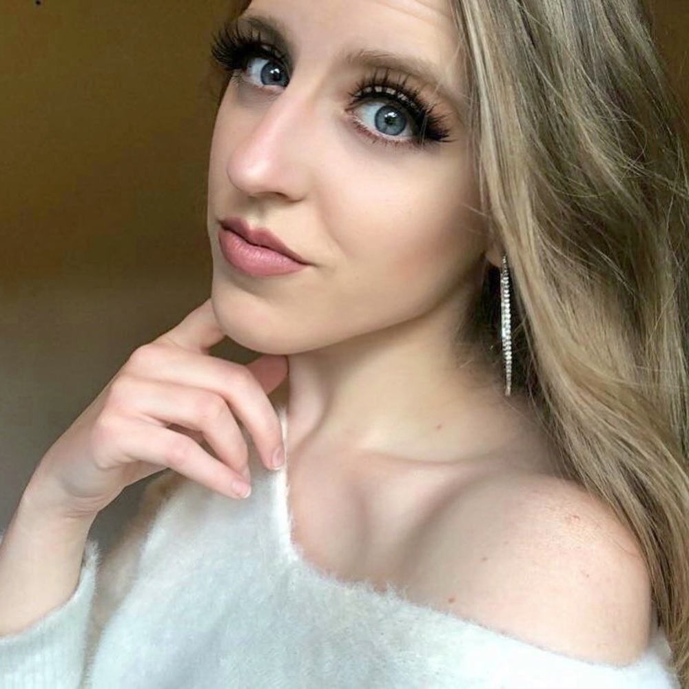 Meet your Posher, Ashley